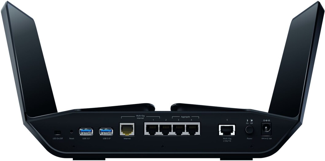 Tilkoplingsmulighetene på Wi-Fi 6-ruteren Nighthawk RX200. Foto: Netgear. Tilkoplingsmulighetene på Wi-Fi 6-ruteren Nighthawk RX200. Foto: Netgear.