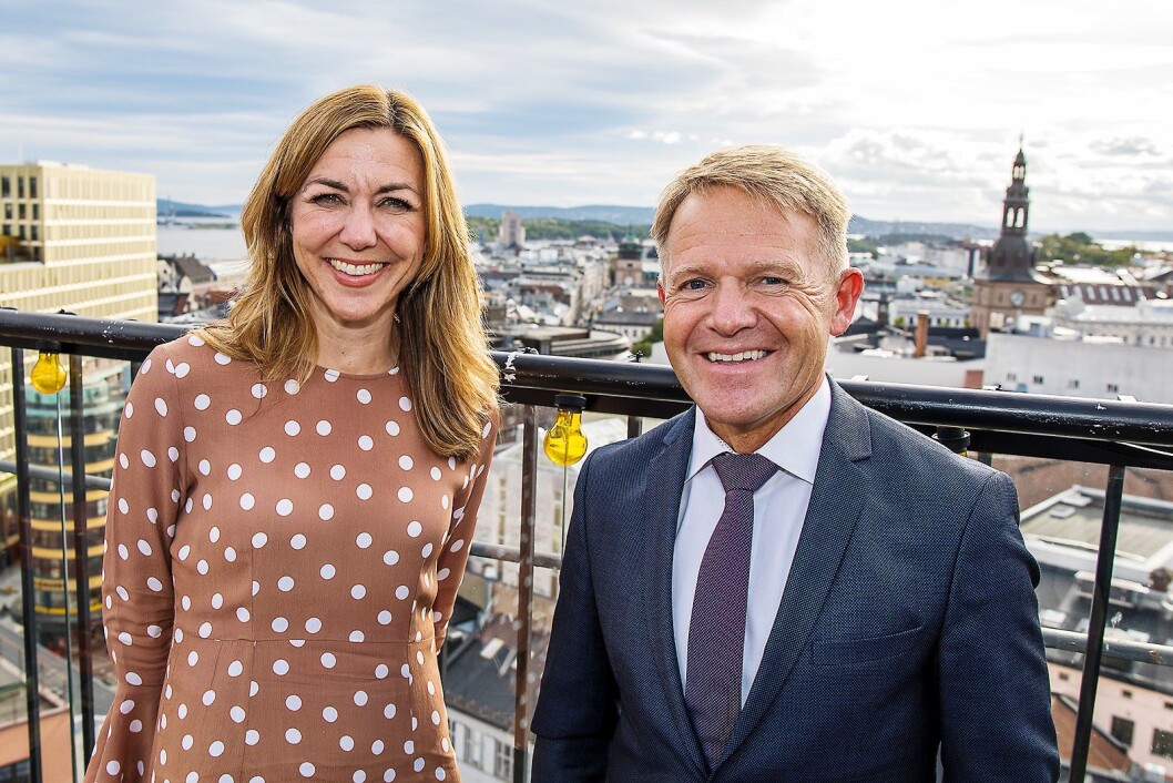 Sjefanalytiker for bærekraftig finans i Nordea, Thina Saltvedt, og administrerende direktør i Norsirk, Stig Ervik, er enige om at bærekraft er framtiden. Foto: Norsirk/Simen Berg Sjefanalytiker for bærekraftig finans i Nordea, Thina Saltvedt, og administrerende direktør i Norsirk, Stig Ervik, er enige om at bærekraft er framtiden. Foto: Norsirk/Simen Berg