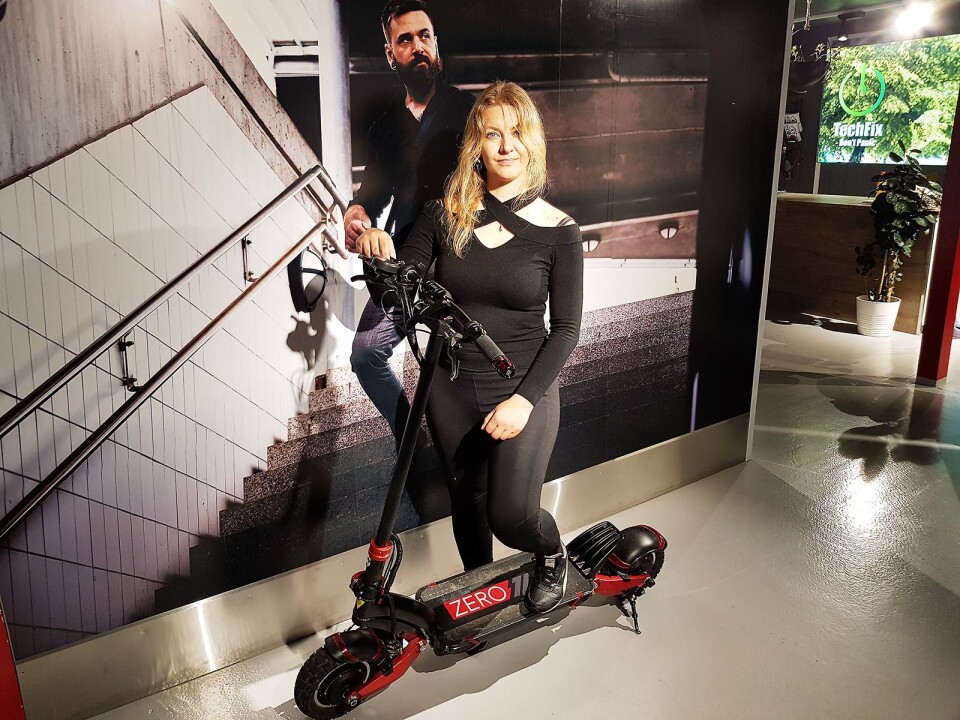 Thale Anker Feiring viser frem toppmodellen Zero 10X. Foto: Jan Røsholm.