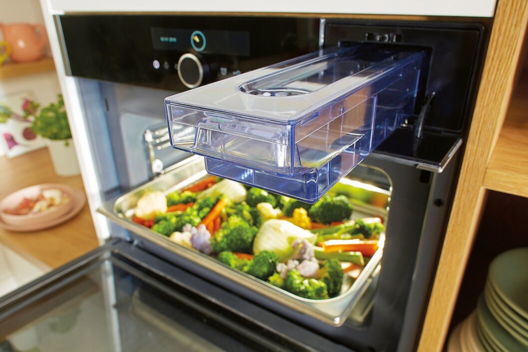 Gorenjes nye tre-i-ett-ovn kan skilte med både damp, mikro og sous vide-funksjoner. Foto: Gorenje. Gorenjes nye tre-i-ett-ovn kan skilte med både damp, mikro og sous vide-funksjoner. Foto: Gorenje.