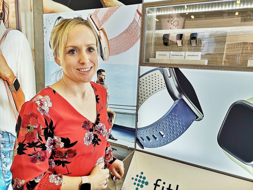 Helen Reidy, produktmarkedssjef for Fitbit i Europa og Midt-Østen, lanserer en ny premium-tjeneste for Fitbit i Norge. Foto: Marte Ottemo.