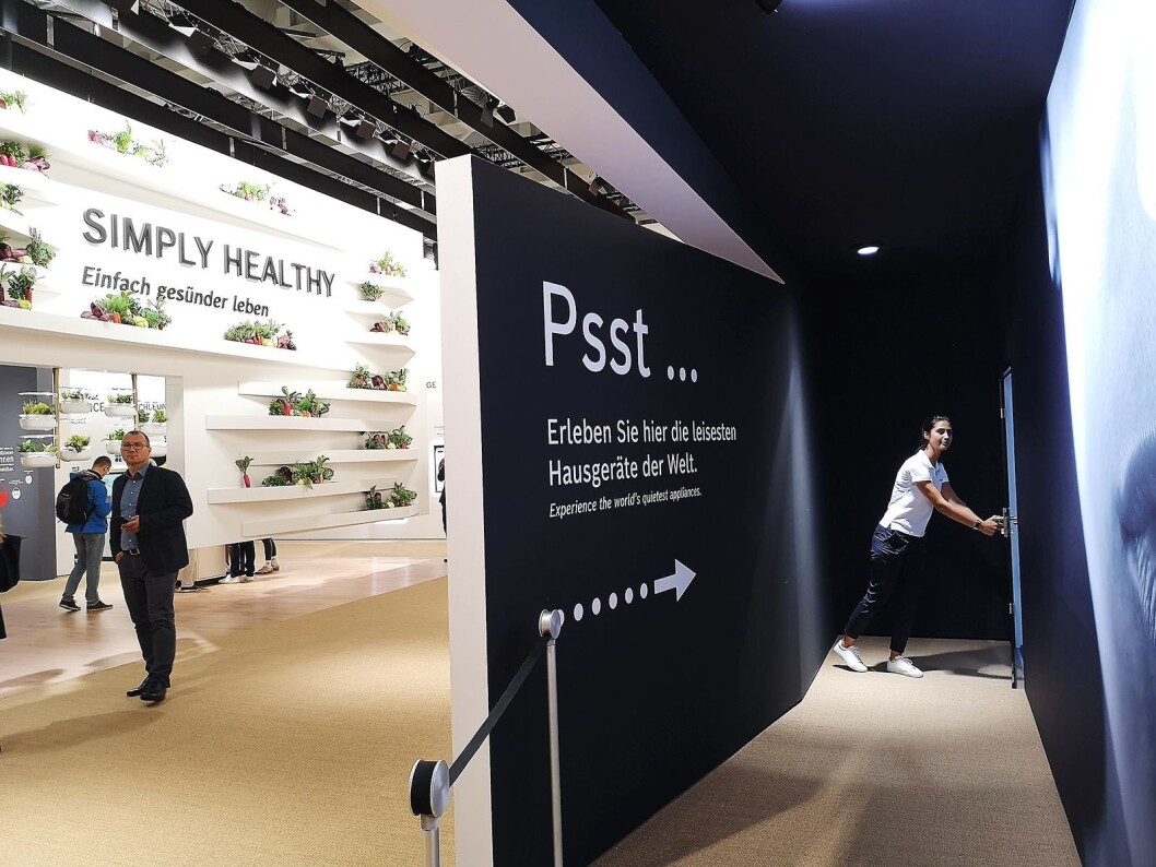 BSH satte opp et eget rom for å vise fram sine stillegående hvitevarer. Foto: Marte Ottemo. BSH satte opp et eget rom for å vise fram sine stillegående hvitevarer. Foto: Marte Ottemo.