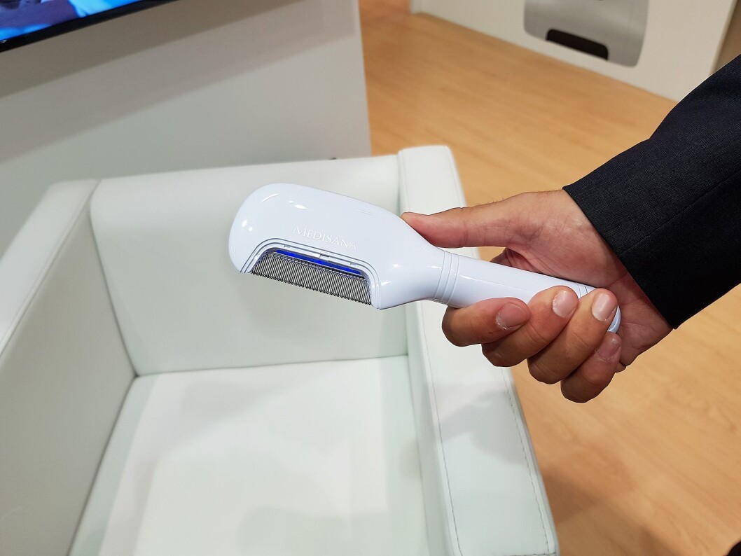 En elektrisk lusekam dreper alle lus umiddelbart, uten bruk av kjemikaler. Foto: Jan Røsholm En elektrisk lusekam dreper alle lus umiddelbart, uten bruk av kjemikaler. Foto: Jan Røsholm