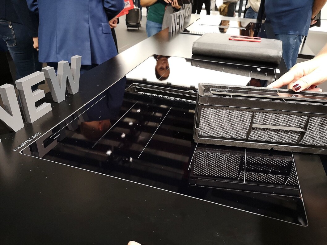Bosch’ platetopp med innebygd ventilator har blitt enklere å både montere og rengjøre. Foto: Marte Ottemo. Bosch’ platetopp med innebygd ventilator har blitt enklere å både montere og rengjøre. Foto: Marte Ottemo.