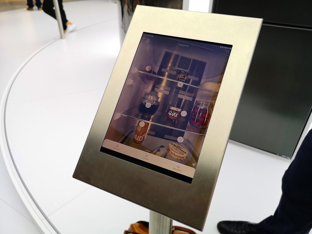 Kameraet Smarter lar deg se akkurat hva du har i kjøleskapet via selskapets app. Foto: Marte Ottemo. Kameraet Smarter lar deg se akkurat hva du har i kjøleskapet via selskapets app. Foto: Marte Ottemo.