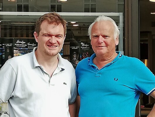 Rainer Fredriksen (t. h.) og butikksjef Frode Nyland ved Elon Bergen. Foto: Elon. Rainer Fredriksen (t. h.) og butikksjef Frode Nyland ved Elon Bergen. Foto: Elon.
