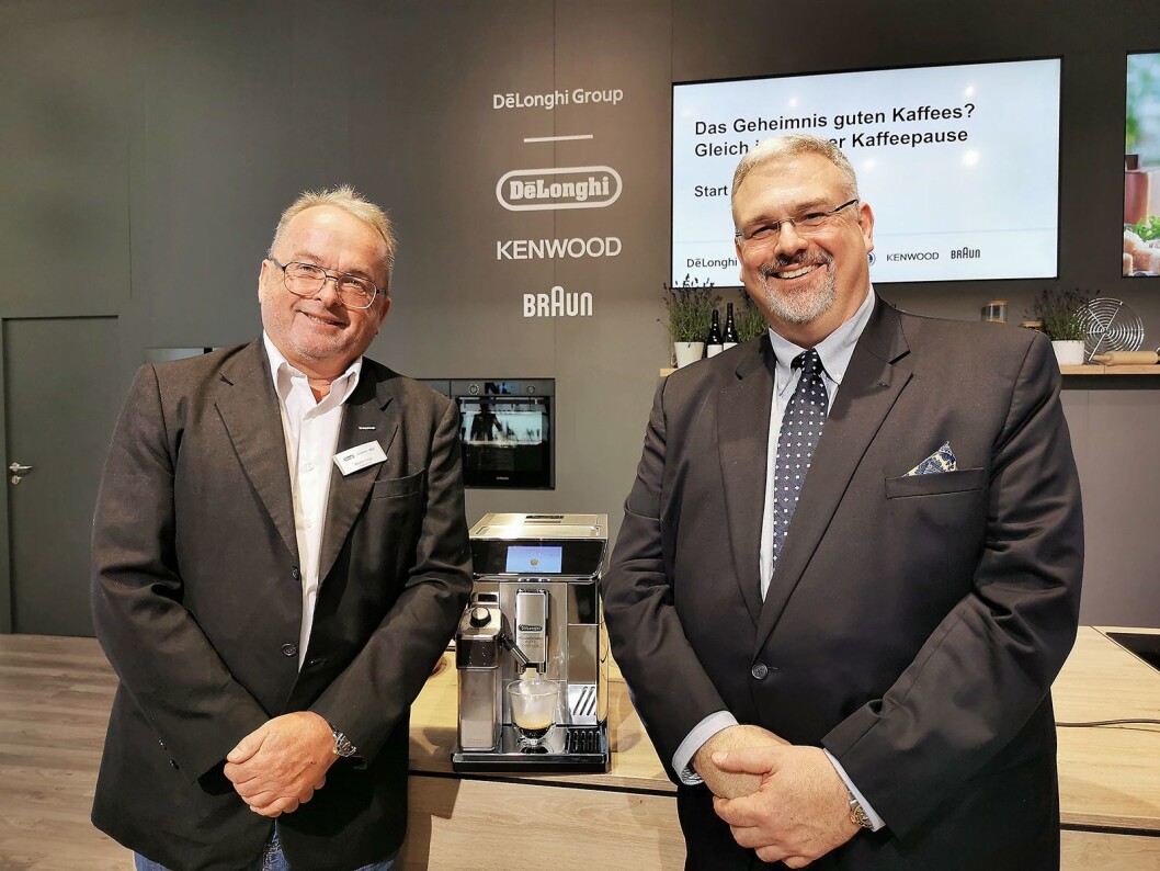 Kommersiell direktør Paul Accornero i De’Longhi Group (t. h.) og gruppens representant i Norge, Martin Vinje. Foto: Stian Sønsteng Kommersiell direktør Paul Accornero i De’Longhi Group (t. h.) og gruppens representant i Norge, Martin Vinje. Foto: Stian Sønsteng
