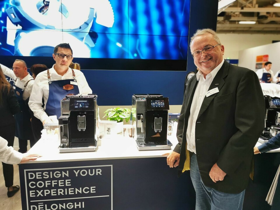 – De’Longhi Maestosa er vår nye toppmodell innen helautomatiske kaffemaskiner, sier Martin Vinje. Foto: Stian Sønsteng.