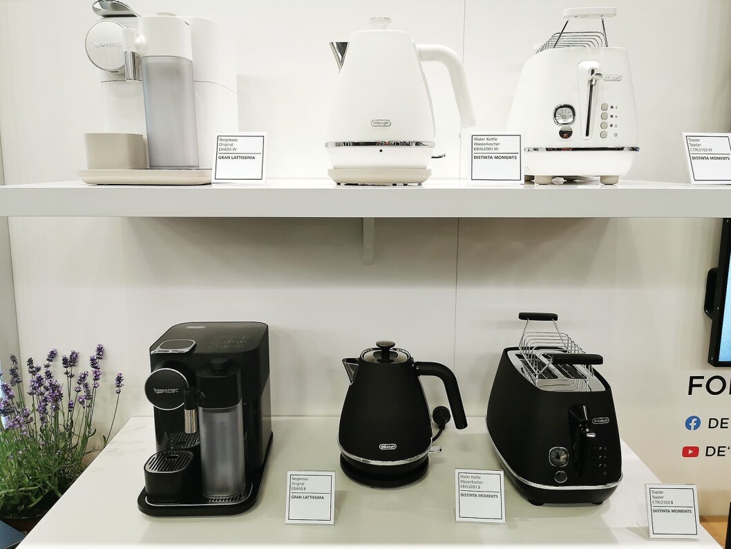 De’Longhi produserer Nespressos toppmodell Gran Lattissima, og på IFA viser de denne sammen med De’Longhi Distinta Moments-serien. Foto: Stian Sønsteng. De’Longhi produserer Nespressos toppmodell Gran Lattissima, og på IFA viser de denne sammen med De’Longhi Distinta Moments-serien. Foto: Stian Sønsteng.