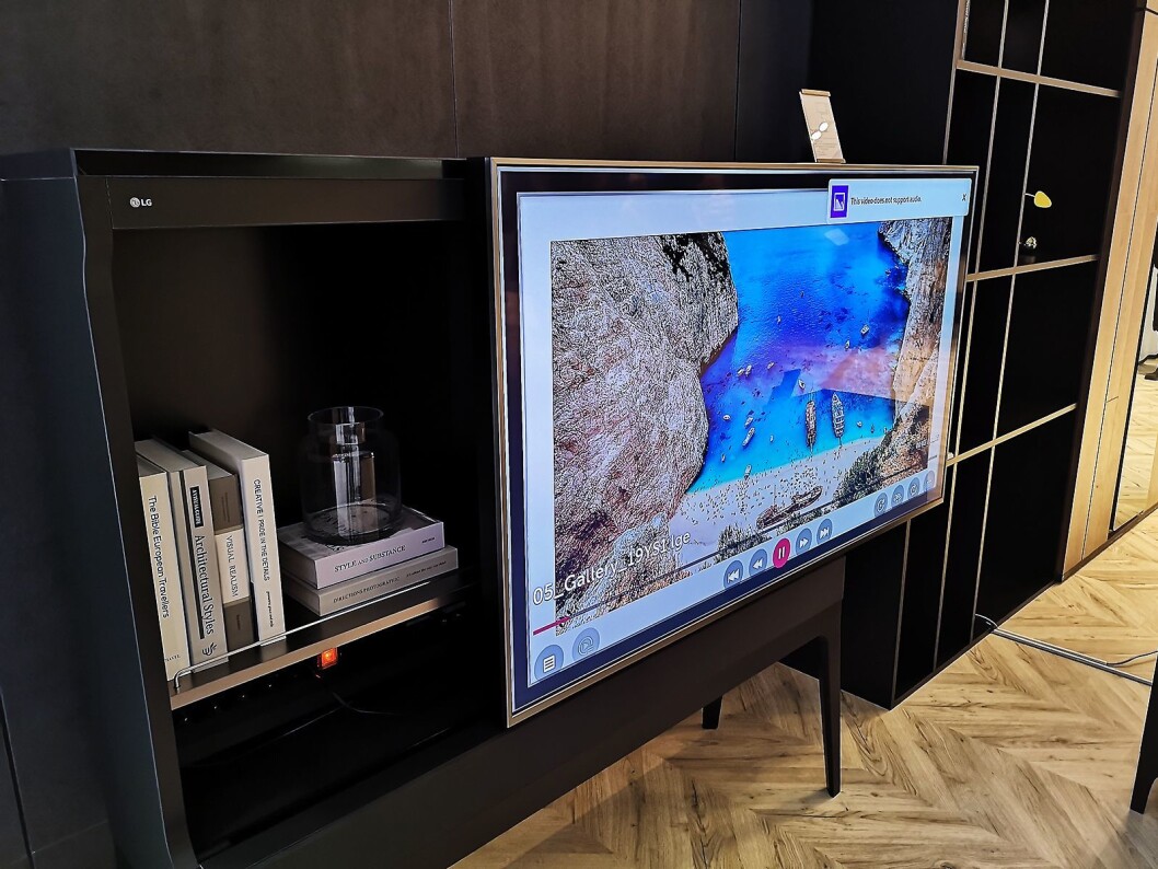 LG tester nå ut en ny serie produkter, som kombinerer TV og møbel i ett. Foto: Marte Ottemo. LG tester nå ut en ny serie produkter, som kombinerer TV og møbel i ett. Foto: Marte Ottemo.