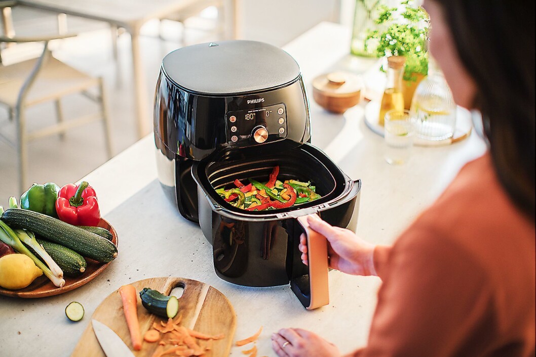 Philips vil inspirere folk til å lage mer enn bare pommes frites i Airfryeren, og har lansert appen New to you med oppskrifter og næringsinnhold. Foto: Philips. Philips vil inspirere folk til å lage mer enn bare pommes frites i Airfryeren, og har lansert appen New to you med oppskrifter og næringsinnhold. Foto: Philips.
