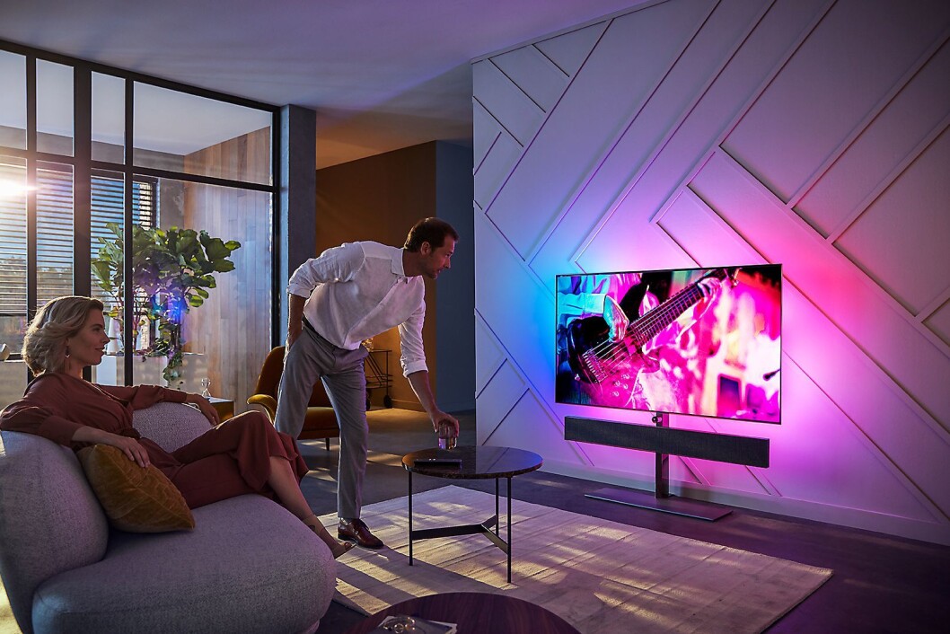 Philips nye OLED+984 TV har fått enda bedre lyd fra Bowers & Wilkins. Foto: Philips. Philips nye OLED+984 TV har fått enda bedre lyd fra Bowers & Wilkins. Foto: Philips.