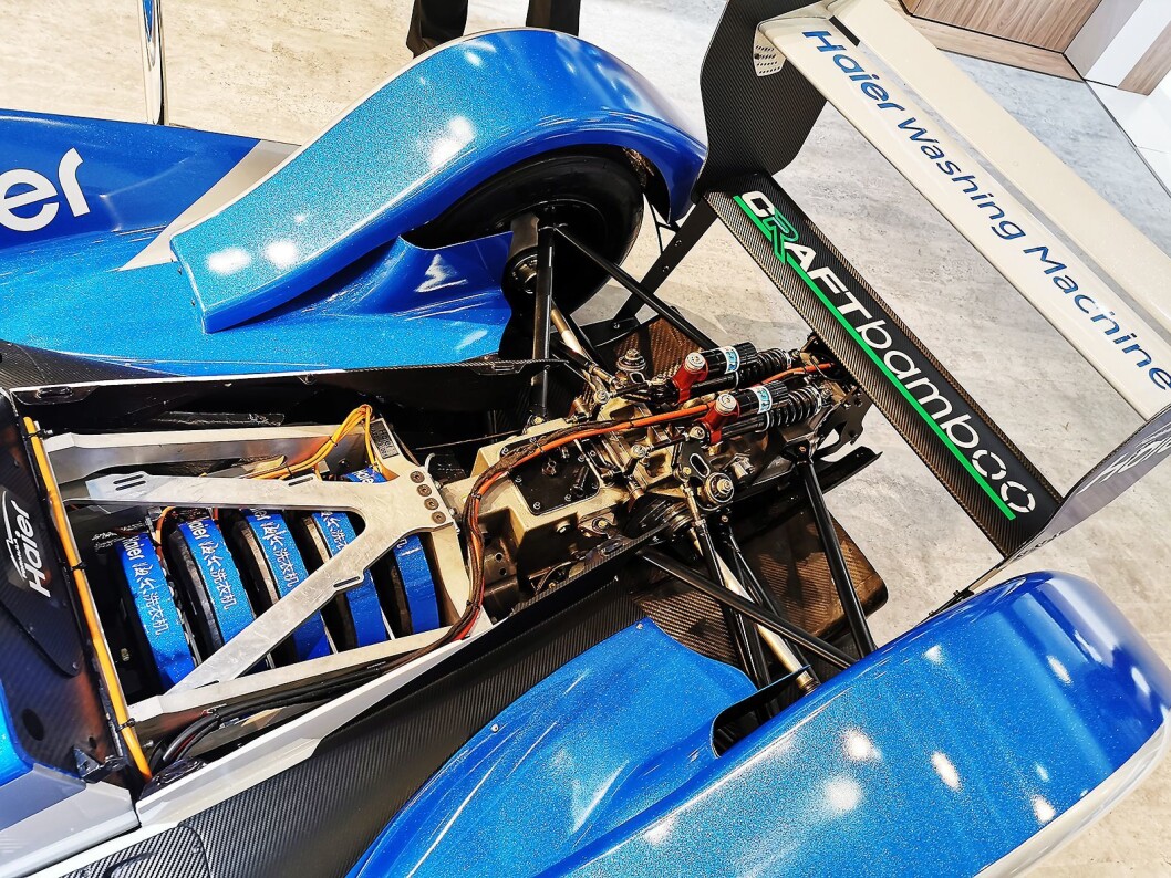 Hos Haier viser man også en racerbil, drevet av fem av deres invertermotorer fra vaskemaskinene. Foto: Stian Sønsteng. Hos Haier viser man også en racerbil, drevet av fem av deres invertermotorer fra vaskemaskinene. Foto: Stian Sønsteng.