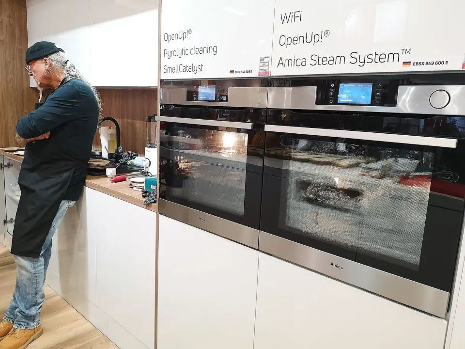 Grams nye ovner har fått forbedret damp, og i Polen (under merkevaren Amica) også wifi. Foto: Marte Ottemo Grams nye ovner har fått forbedret damp, og i Polen (under merkevaren Amica) også wifi. Foto: Marte Ottemo
