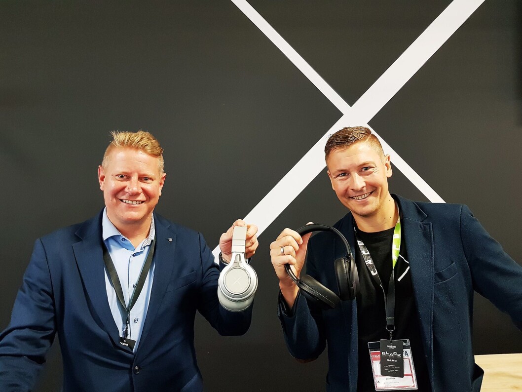 Finn Kristoffer Larsen (t. v.) og Jørgen Flåtene foran X-en på IFA. Foto: Jan Røsholm Finn Kristoffer Larsen (t. v.) og Jørgen Flåtene foran X-en på IFA. Foto: Jan Røsholm