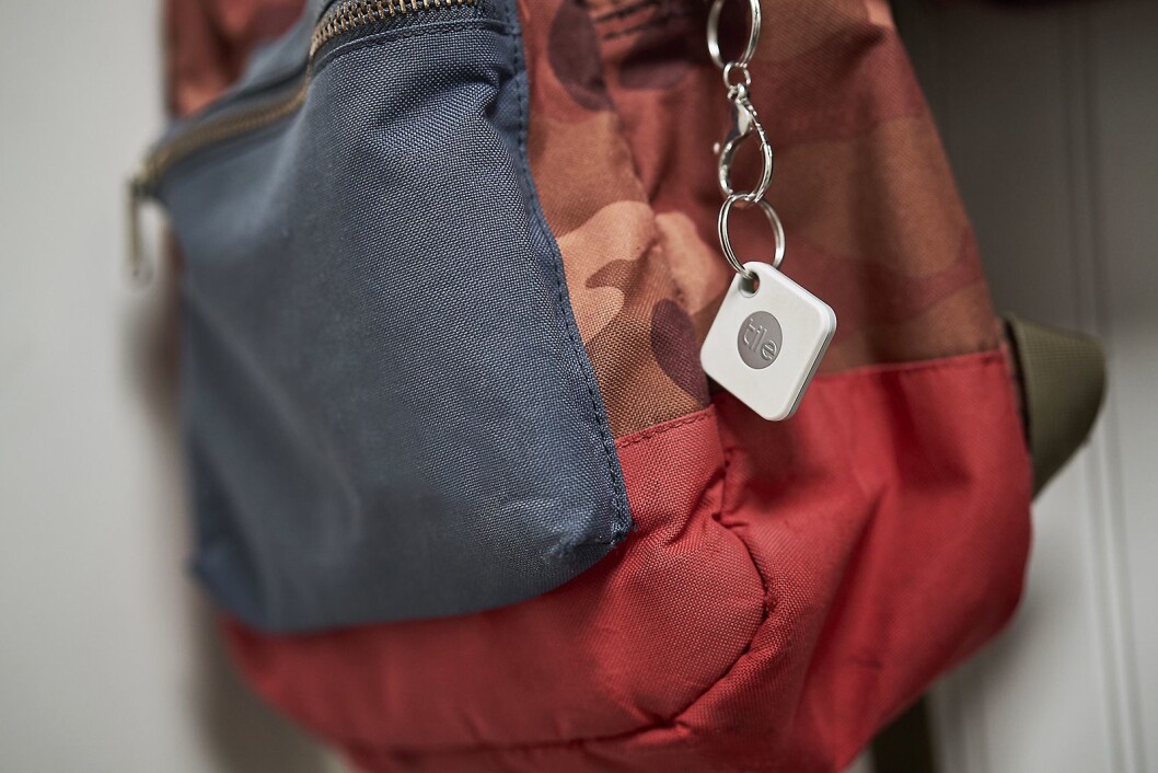 Tile Mate har nå fått en rekkevidde på over 60 meter, og kommer i hvit utførelse. Batteriet skal vare i ett år, og kan skiftes ut. Foto: Tile. Tile Mate har nå fått en rekkevidde på over 60 meter, og kommer i hvit utførelse. Batteriet skal vare i ett år, og kan skiftes ut. Foto: Tile.