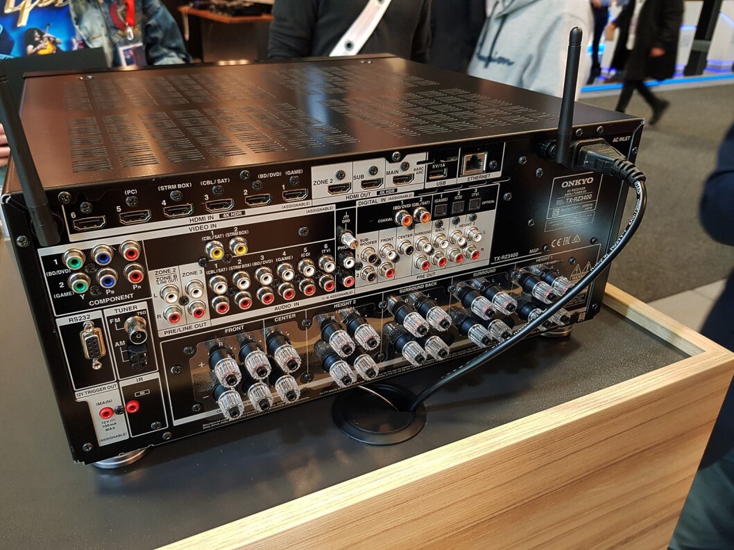 I tillegg til trådløs støtte er det mange tilkoblingsmuligheter på Onkyo TX-RZ3400. Foto: Jan Røsholm. I tillegg til trådløs støtte er det mange tilkoblingsmuligheter på Onkyo TX-RZ3400. Foto: Jan Røsholm.