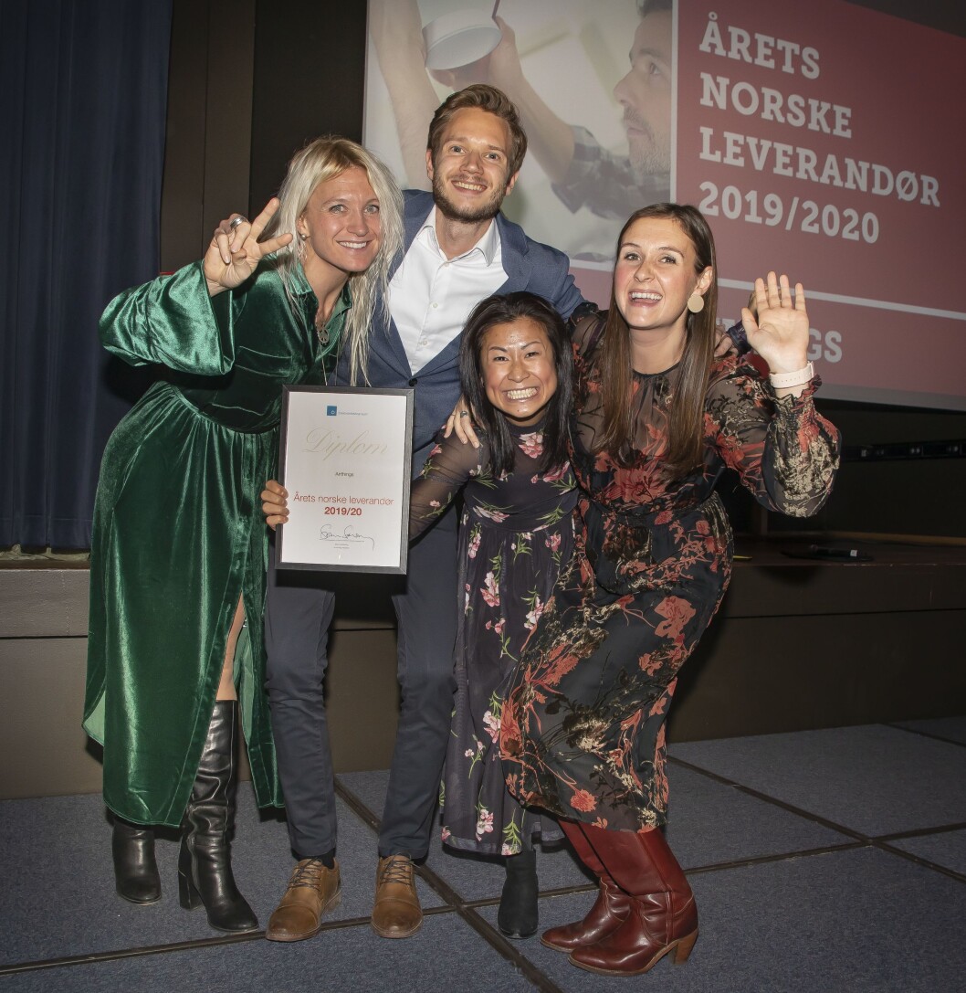 Årets norske leverandør ble Airthings. Pippa Boothman (f. v.), Sebastian Hewes,, Tuyen Vo Olsen og Lauren Alkire mottok prisen. Foto: Tore Skaar. Årets norske leverandør ble Airthings. Pippa Boothman (f. v.), Sebastian Hewes,, Tuyen Vo Olsen og Lauren Alkire mottok prisen. Foto: Tore Skaar.