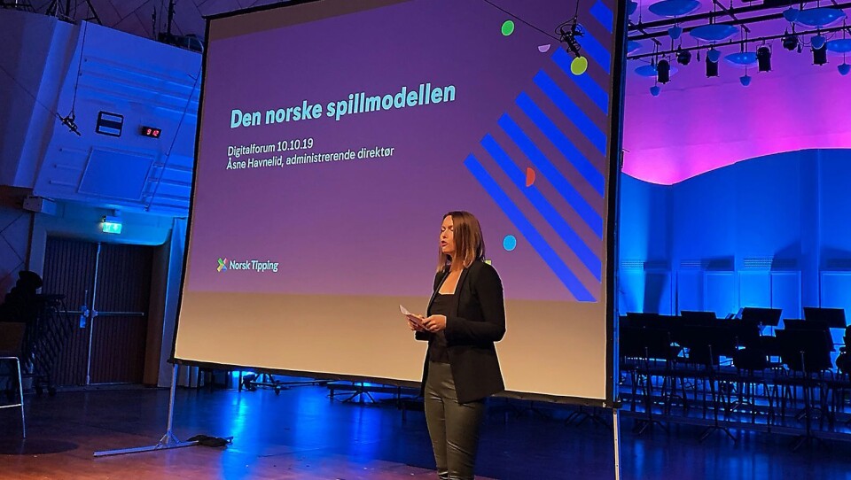 Kommunikasjonssjef i Stiftelsen Elektronikkbransjen, Marte Ottemo, var konferansier under høstens Digitalforum. Foto: Jan Røsholm