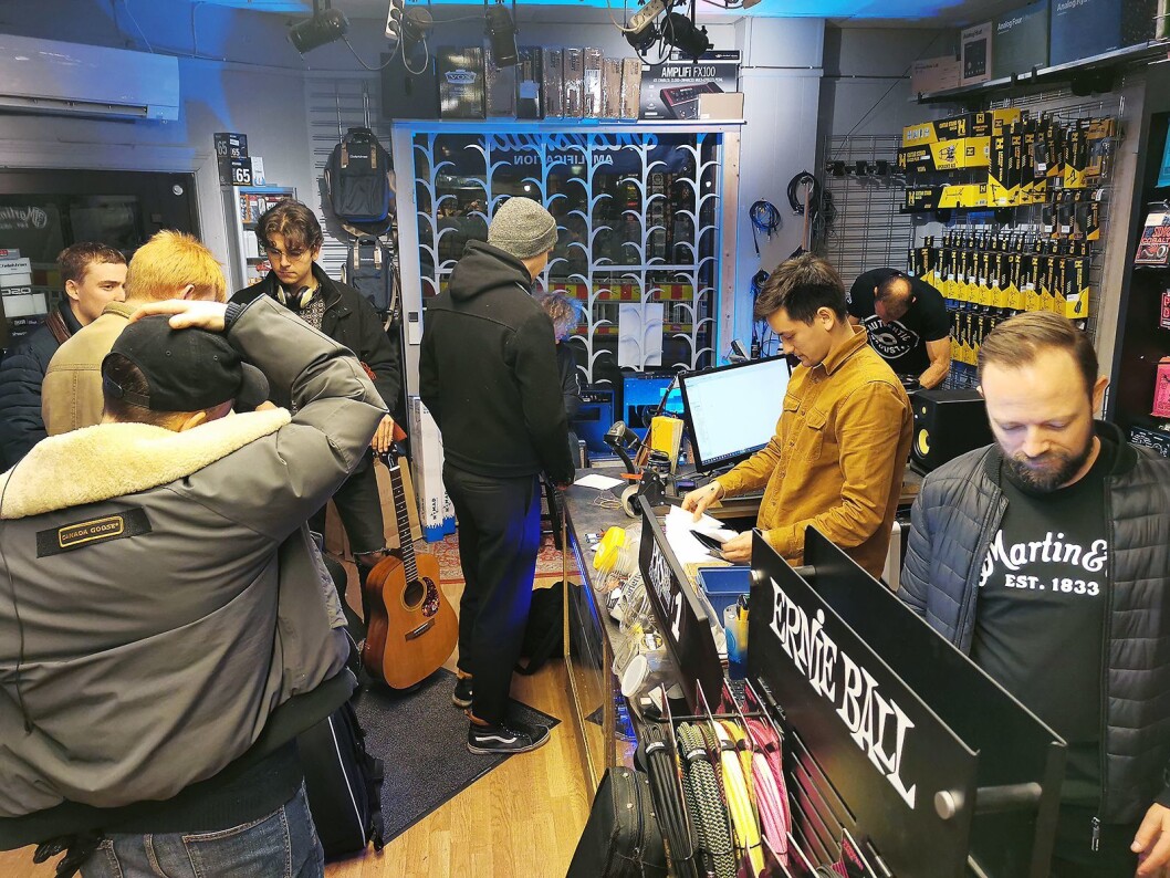 Olav Otterlei og Mats A. Haugen bak disken hos Deluxe Music i Oslo. Foto: Stian Sønsteng. Olav Otterlei og Mats A. Haugen bak disken hos Deluxe Music i Oslo. Foto: Stian Sønsteng.