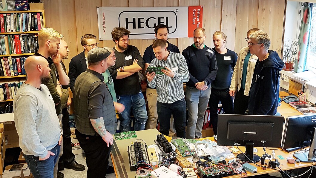 Sjefsutvikler og eier av Hegel, Bent Holter (helt til høyre), har besøk av HiFi Klubbens svenske butikksjefer. Foto: Christian Åkre, Hegel Sjefsutvikler og eier av Hegel, Bent Holter (helt til høyre), har besøk av HiFi Klubbens svenske butikksjefer. Foto: Christian Åkre, Hegel