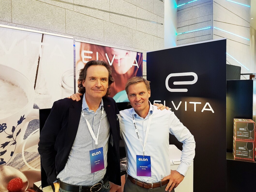 Asle Bjerkebakke (t. h.) er kjedesjef i Elon Norge. Til venstre konsernsjef Stefan Lebrot. Foto: Jan Røsholm. Asle Bjerkebakke (t. h.) er kjedesjef i Elon Norge. Til venstre konsernsjef Stefan Lebrot. Foto: Jan Røsholm.