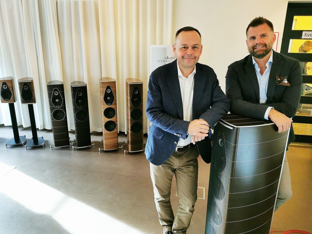 Markedssjef Jarle Ruud (t. v.) i Mono AS og utviklingssjef Paolo Mezzon i Sonus Faber med den nye Olympica Nova-serien. Foto: Stian Sønsteng Markedssjef Jarle Ruud (t. v.) i Mono AS og utviklingssjef Paolo Mezzon i Sonus Faber med den nye Olympica Nova-serien. Foto: Stian Sønsteng