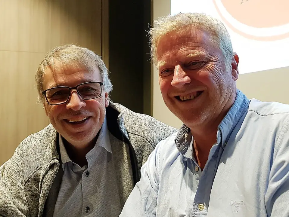Dag 2 på Hvitevaredagene er satt av til lovpålagt FSE-kurs. Arne Milna (t. .h.) holder sikkerhetsdelen, mens Jon Freddy Nilsen tar seg av førstehjelpskurset. Foto: Jan Røsholm.– Hovedfokus er å være oppmerksom på farene, og ta riktige forholdegler, for eksempel ved å bruke riktig verneutstyr, sier Milna. Dag 2 på Hvitevaredagene er satt av til lovpålagt FSE-kurs. Arne Milna (t. .h.) holder sikkerhetsdelen, mens Jon Freddy Nilsen tar seg av førstehjelpskurset. Foto: Jan Røsholm.– Hovedfokus er å være oppmerksom på farene, og ta riktige forholdegler, for eksempel ved å bruke riktig verneutstyr, sier Milna.