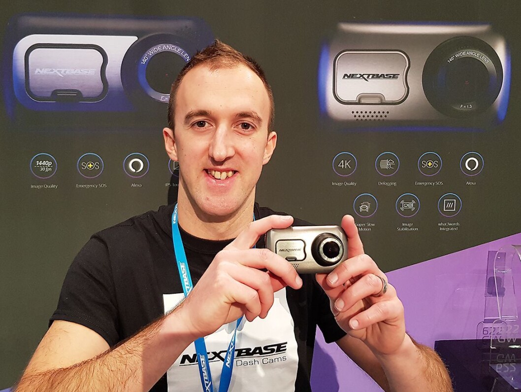 Bryn Brooker, markedssjef i Nextbase med kamera 622GW. Foto: Jan Røsholm. Bryn Brooker, markedssjef i Nextbase med kamera 622GW. Foto: Jan Røsholm.