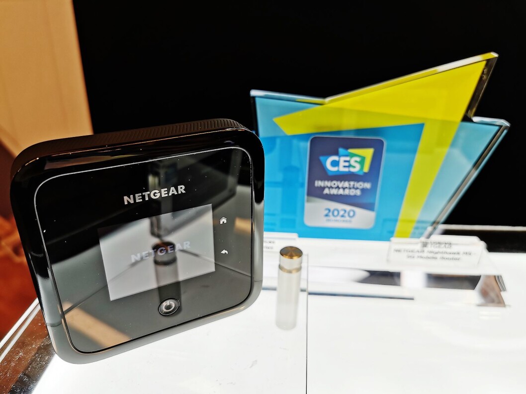 Netgears 5G-ruter har Wi-Fi 6, og kommer i handelen i sommer til rundt 10.000 kroner. Foto: Stian Sønsteng. Netgears 5G-ruter har Wi-Fi 6, og kommer i handelen i sommer til rundt 10.000 kroner. Foto: Stian Sønsteng.