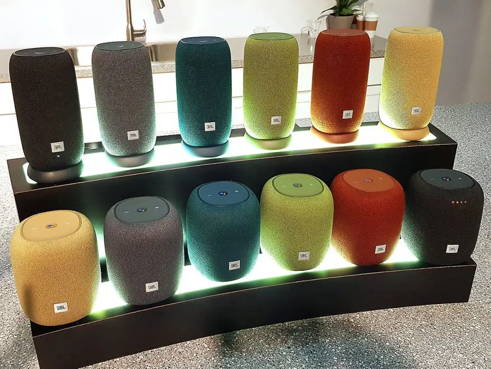 JBL Link Music og JBL Link Portable er strømmehøyttalere med innebygget Google Assistant. Foto: Jan Røsholm. JBL Link Music og JBL Link Portable er strømmehøyttalere med innebygget Google Assistant. Foto: Jan Røsholm.