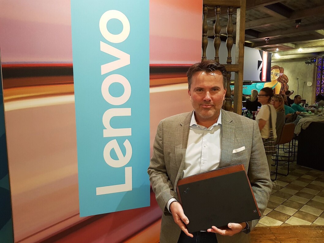 Morten Karlsrud fra Lenovo på plass foran selskapets utstilling på CES-messen. Foto: Jan Røsholm Morten Karlsrud fra Lenovo på plass foran selskapets utstilling på CES-messen. Foto: Jan Røsholm