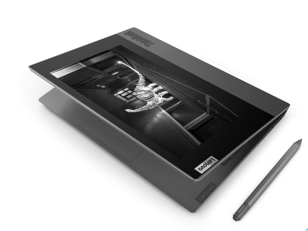 Thinkbook Plus lar deg skrive og tegne på skjermen med medfølgende penn. Foto: Lenovo. Thinkbook Plus lar deg skrive og tegne på skjermen med medfølgende penn. Foto: Lenovo.