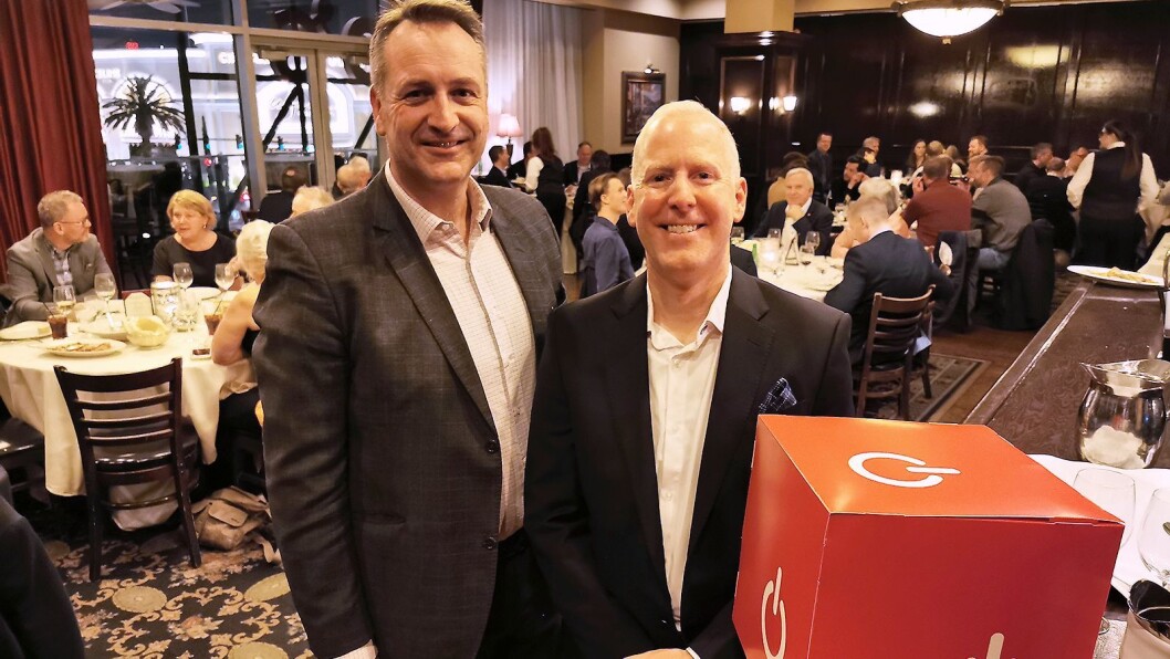 Steve Koenig (t. h.) i CTA sammen med adm. direktør Jan Røsholm i Stiftelsen Elektronikkbransjen på restaurant Maggiano’s i Las Vegas. Foto: Stian Sønsteng Steve Koenig (t. h.) i CTA sammen med adm. direktør Jan Røsholm i Stiftelsen Elektronikkbransjen på restaurant Maggiano’s i Las Vegas. Foto: Stian Sønsteng