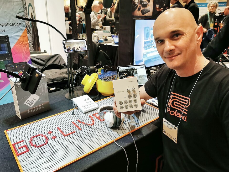 Christian Delfino i Roland med Go:Livecast, som kombinert med programvare er et produksjonsstudio for webcasting sammen med mobil eller nettbrett. Pris: 2.700,- Foto: Stian Sønsteng.