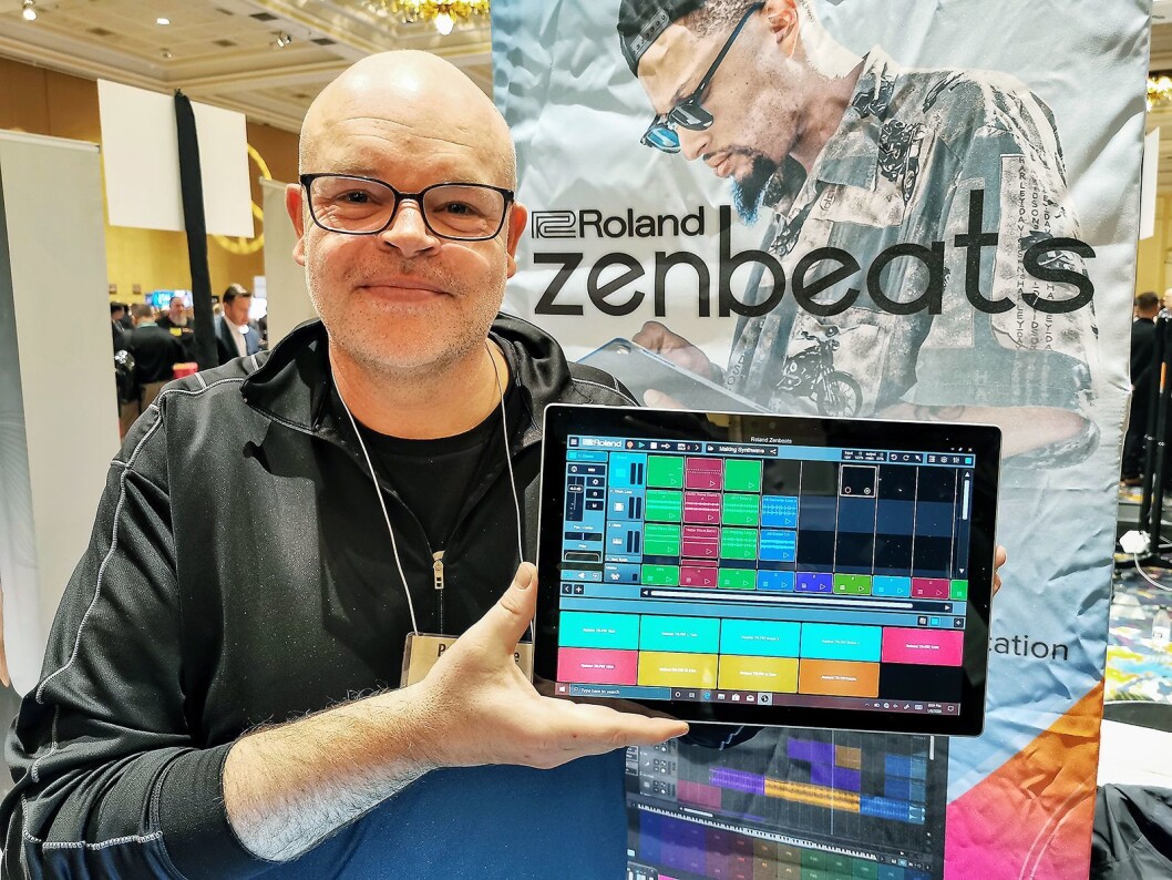 Paul McCabe i Roland med musikkproduksjonsappen Zenbeats, som blant annet inneholder signaturlydene fra Rolands egne TR-808, TR-909 og TR-707. Foto: Stian Sønsteng. Paul McCabe i Roland med musikkproduksjonsappen Zenbeats, som blant annet inneholder signaturlydene fra Rolands egne TR-808, TR-909 og TR-707. Foto: Stian Sønsteng.