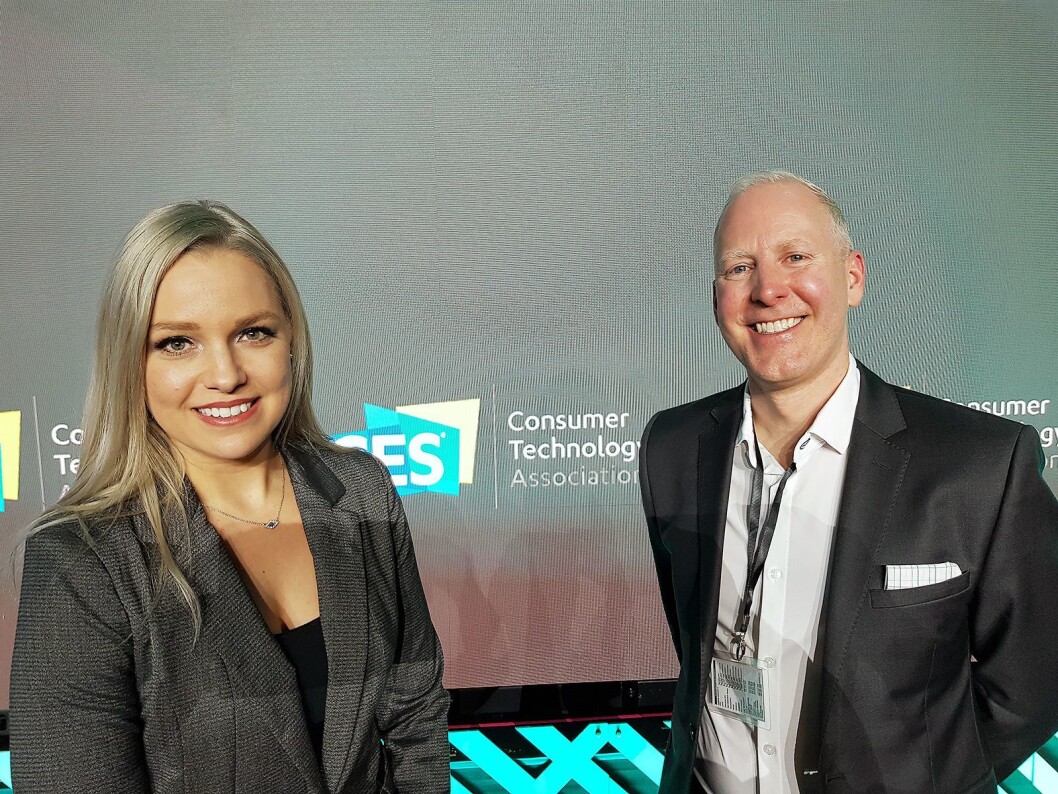 Lesley Rohrbaugh og Steve Koenig i CTA ledet pressemøtet «Trends To Watch - Into the Data Age» ved begynnelsen av CES-messen. Foto: Jan Røsholm. Lesley Rohrbaugh og Steve Koenig i CTA ledet pressemøtet «Trends To Watch - Into the Data Age» ved begynnelsen av CES-messen. Foto: Jan Røsholm.
