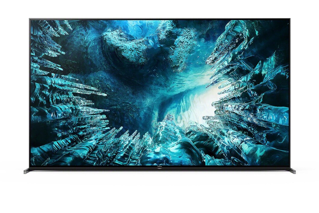 8K-TVen Sony ZH8 kommer i 75 og 85 tommer, har direktebelyst led bak LCD-skjermen, og har lydelementer i rammen virtuelt skal plasserer lyden etter hvor i bildet ting skjer. Foto: Sony. 8K-TVen Sony ZH8 kommer i 75 og 85 tommer, har direktebelyst led bak LCD-skjermen, og har lydelementer i rammen virtuelt skal plasserer lyden etter hvor i bildet ting skjer. Foto: Sony.