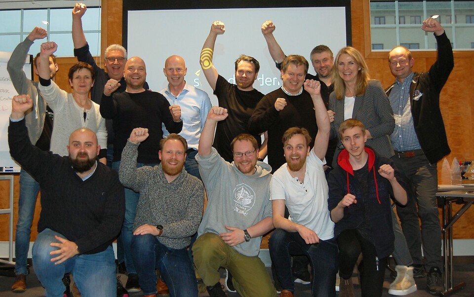 Bettina Graham Hansen (nr. 2 fra høyre) og noen av de Soundgarden-ansatte jubler over et godt resultat i 2019. Foto: Soundgarden.