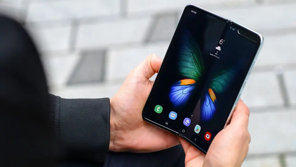 Mobilen får stadig flere bruksområder, og nordmenn handler modeller fra øverste hylle. Foto: Samsung Mobilen får stadig flere bruksområder, og nordmenn handler modeller fra øverste hylle. Foto: Samsung