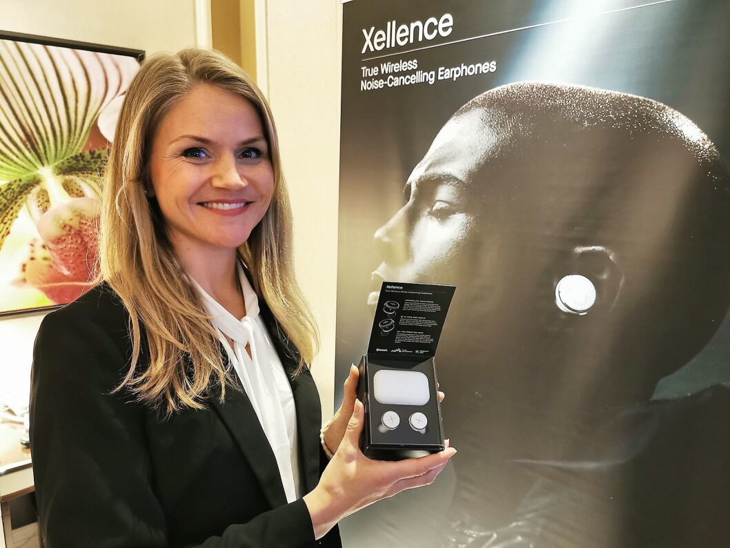 Elise Reiten i X by Kygo med de helt trådløse ørepropper Xellence, med Mimi Hearing Technologies’ løsning der man kan stille inn lyden etter sin egen hørsel. Foto: Stian Sønsteng. Elise Reiten i X by Kygo med de helt trådløse ørepropper Xellence, med Mimi Hearing Technologies’ løsning der man kan stille inn lyden etter sin egen hørsel. Foto: Stian Sønsteng.
