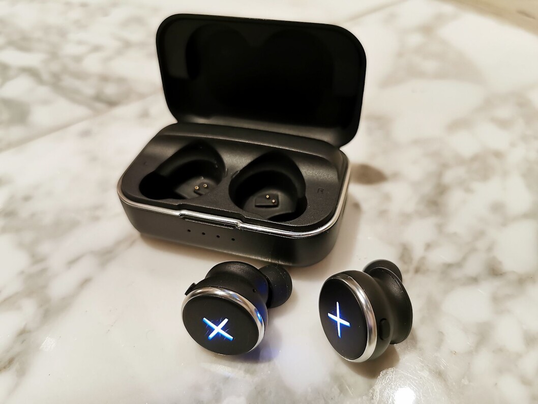 X by Kygos helt trådløse ørepropper Xellence har aktiv støyreduksjon. Batteritiden er ti timer i proppene, i tillegg kommer 20 timer i ladeetuiet. Foto: Stian Sønsteng. X by Kygos helt trådløse ørepropper Xellence har aktiv støyreduksjon. Batteritiden er ti timer i proppene, i tillegg kommer 20 timer i ladeetuiet. Foto: Stian Sønsteng.