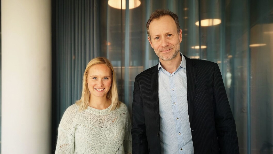 Line Holm Hansen, nordisk PR-ansvarlig i Sony Nordic og Cedric Guttormsen, norsk salgssjef i Sony Mobile, presenterte Sonys siste mobiler i Oslo i stedet for på MWC-messen i Barcelona. Foto: Marte Ottemo. Line Holm Hansen, nordisk PR-ansvarlig i Sony Nordic og Cedric Guttormsen, norsk salgssjef i Sony Mobile, presenterte Sonys siste mobiler i Oslo i stedet for på MWC-messen i Barcelona. Foto: Marte Ottemo.