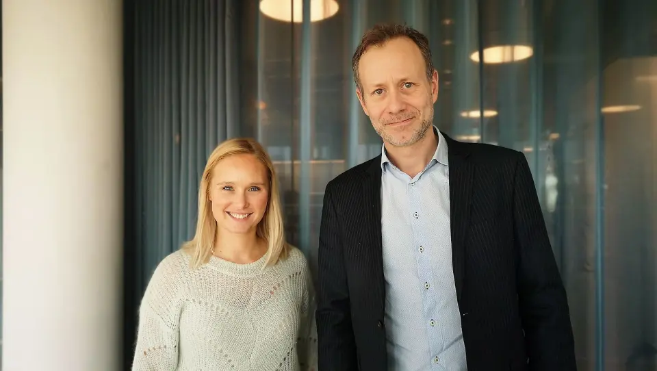 Line Holm Hansen, nordisk PR-ansvarlig i Sony Nordic og Cedric Guttormsen, norsk salgssjef i Sony Mobile, presenterte Sonys siste mobiler i Oslo i stedet for på MWC-messen i Barcelona. Foto: Marte Ottemo. Line Holm Hansen, nordisk PR-ansvarlig i Sony Nordic og Cedric Guttormsen, norsk salgssjef i Sony Mobile, presenterte Sonys siste mobiler i Oslo i stedet for på MWC-messen i Barcelona. Foto: Marte Ottemo.