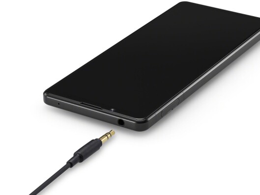 Sony har tatt tilbake støtten for minijack-inngang på sine siste modeller. Foto: Sony. Sony har tatt tilbake støtten for minijack-inngang på sine siste modeller. Foto: Sony.