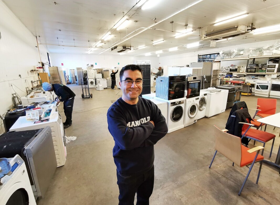 Jawad Azadmehr eier og driver Sirkular Gjenbruk AS på Vollebekk i Oslo, som gir nytt liv til kasserte hvitevarer. Foto:Stian Sønsteng Jawad Azadmehr eier og driver Sirkular Gjenbruk AS på Vollebekk i Oslo, som gir nytt liv til kasserte hvitevarer. Foto:Stian Sønsteng