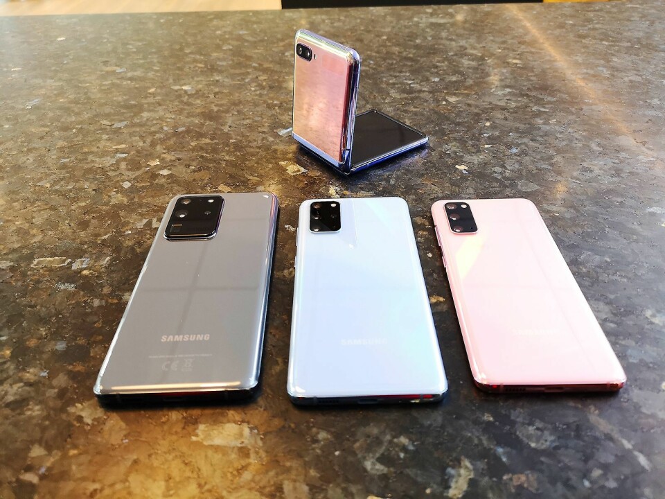Slik ser de nye mobilene fra Samsung ut; Galaxy Z Flip øverst, under S20 Ultra, S20+ og S20. Foto: Marte Ottemo.