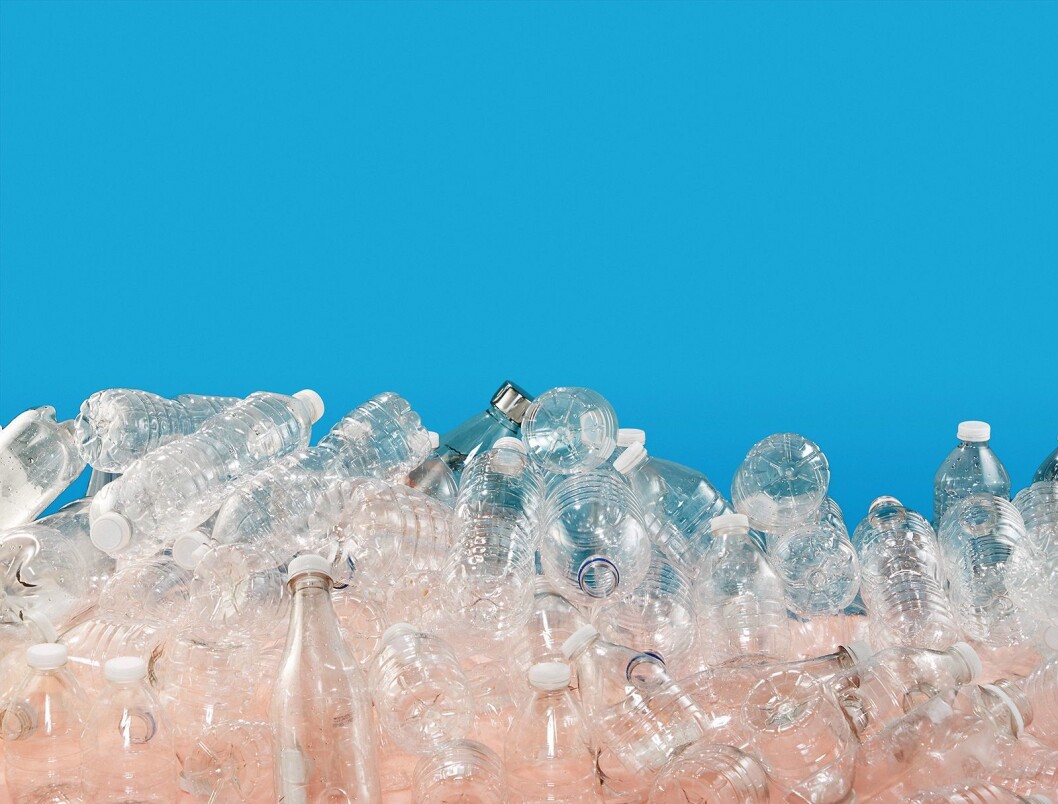Mengden vann som kreves for å produsere en engangsflaske i plast, kan være opptil sju ganger så mye vann som det er i selve i flaska, heter det fra SodaStream. Foto: SodaStream. Mengden vann som kreves for å produsere en engangsflaske i plast, kan være opptil sju ganger så mye vann som det er i selve i flaska, heter det fra SodaStream. Foto: SodaStream.