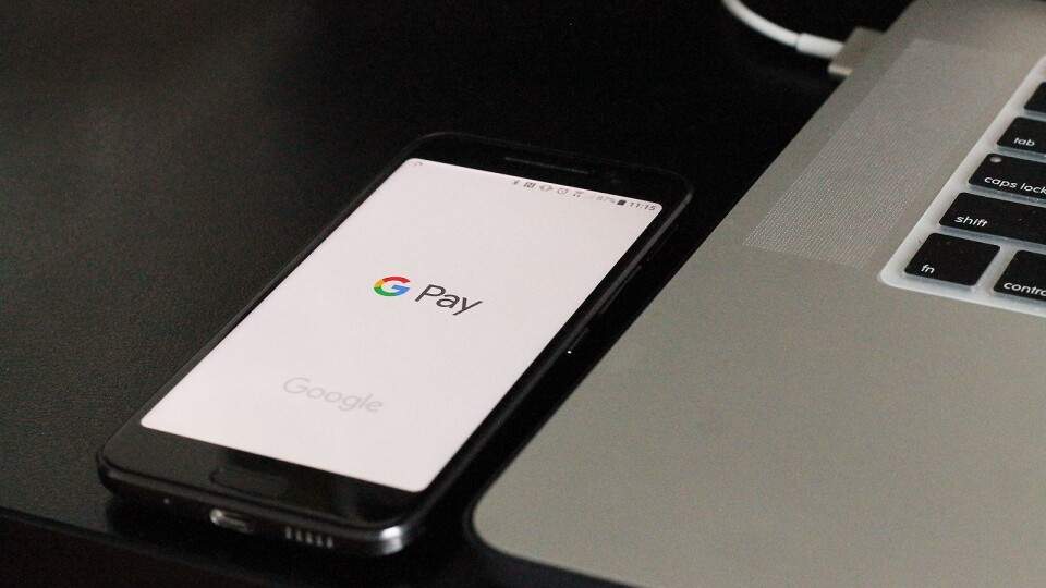 Norske kunder ligger langt nede på Adyens statistikk over bruken av digitale lommebøker som Google Pay. Foto: Matthew Kwong, Unsplash