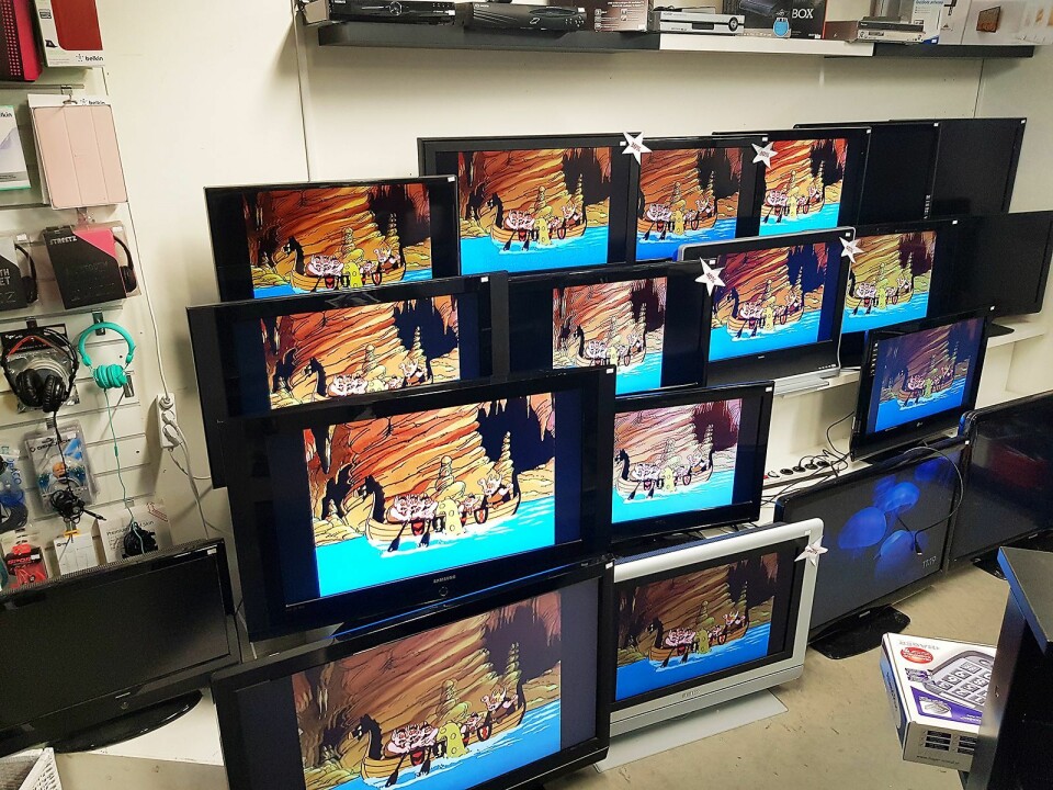 TV-veggen hos Re Compute IT har skjermer i forskjellig størrelse og prisklasse. Foto: Jan Røsholm